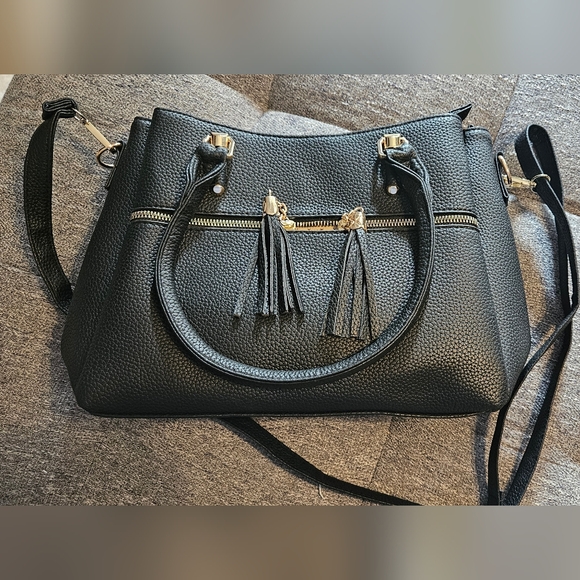 Elegant Black Leather Handbag - Picture 1 of 13